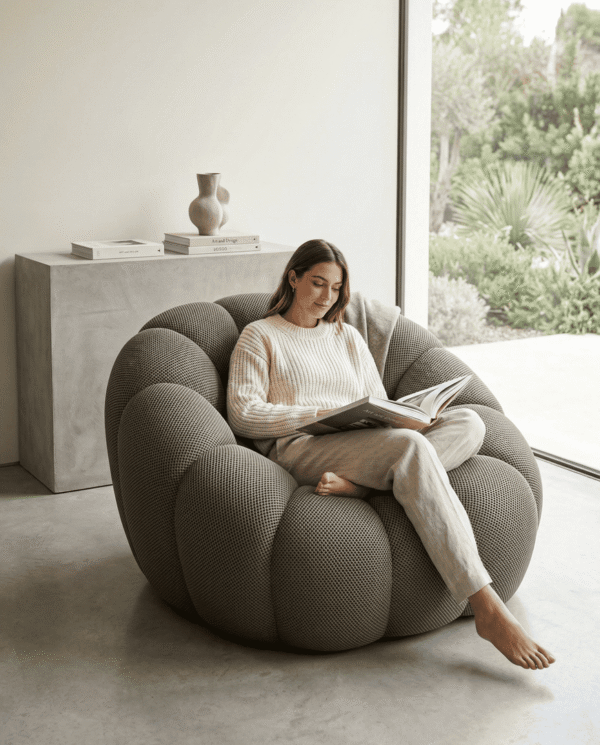 hf_20260305_201726_ee7c6404-8b27-45ff-b6b1-fc61dcbf98dd (1) CloudNest™ Bubble Lounge Chair